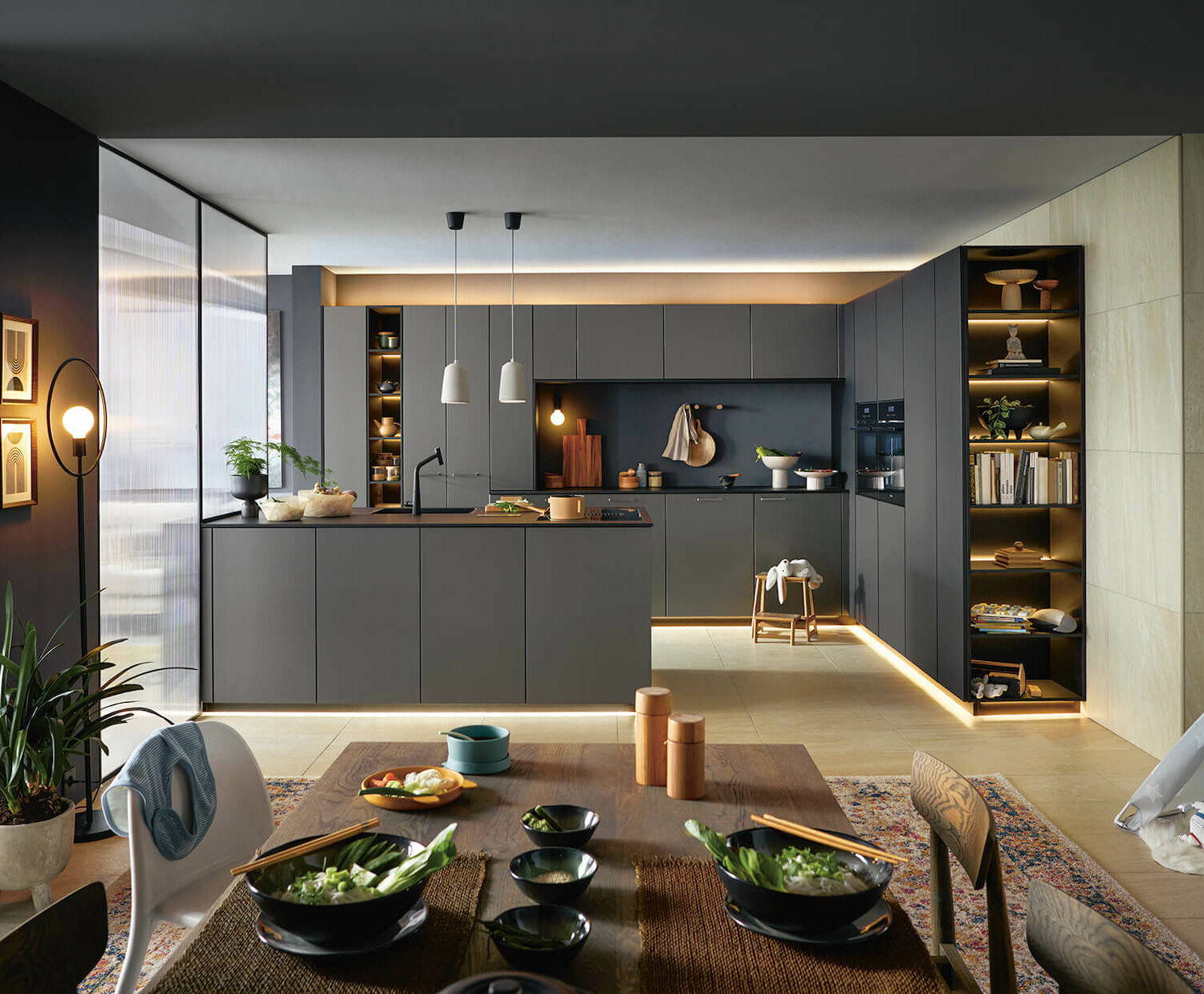 Schüller Design Inselküche Smartglas matt schwarz
